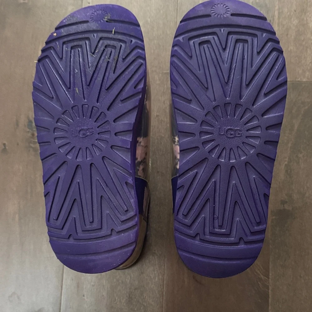 UGG Classic Clear Mini Tie-Dye Waterproof Rain Boots Purple Multi Women’s Size 6